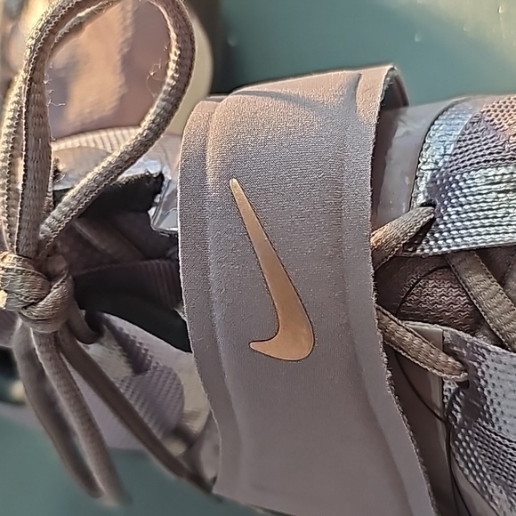 Women's Nike Renew in Season smoke metalic sneakers. Size 11.5. Athletic‎ - Picture 5 of 9